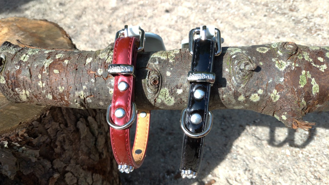 Imiteret læder halsbånd med blomster